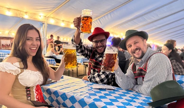 Oktoberfest Stockholm skål.jpg